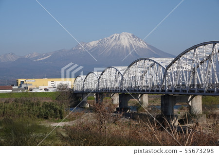 Mountain and iron bridge Mountain and iron bridge 55673298