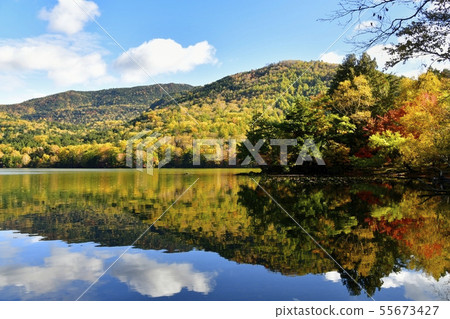 落在日光和Yunoko後面的秋葉山在秋天 55673427