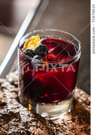 creative cocktail in the bar 55679010
