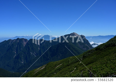Kai Komagatake and Mt. Nokogiri ridgeline and Yatsugatake from the mountain path of Senjogatake ② Kai Komagatake and Mt. Nokogiri ridgeline and Yatsugatake from the mountain path of Senjogatake ② 55681520