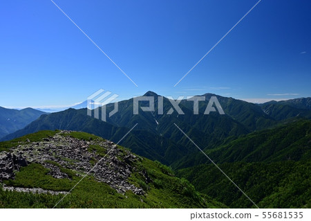 從Senjogatake的山路看到的3個日本高峰(富士山,Kitadake,Mandake)③ 從Senjogatake的山路看到的3個日本高峰(富士山,Kitadake,Mandake)③ 55681535