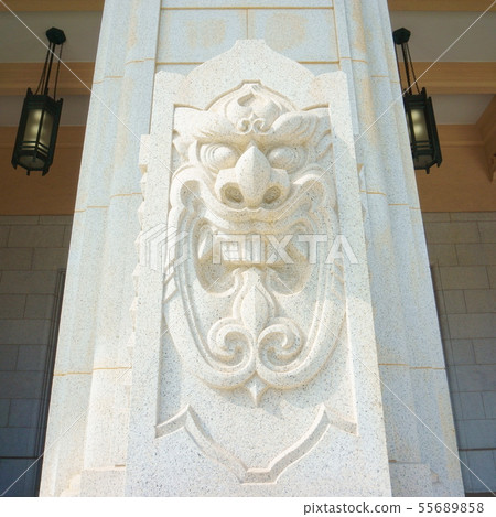 Detail decorative architectural elements. Building 55689858