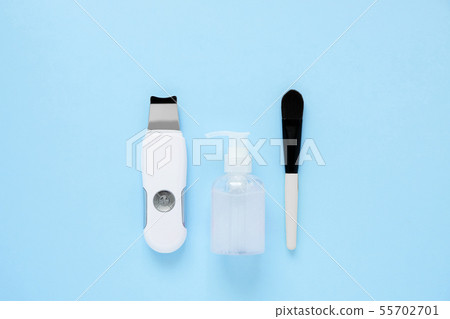 Ultrasonic scraber. Cleaning of face. 55702701