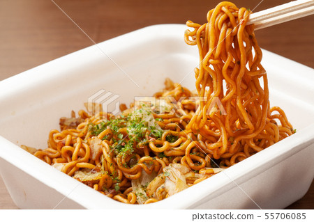 Cup fried noodles 55706085