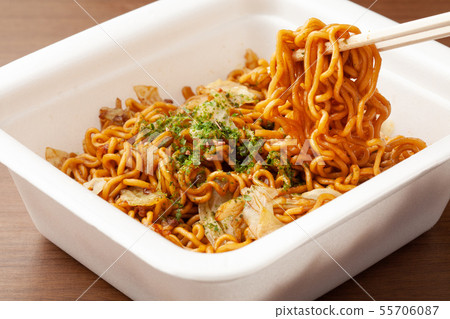 Cup fried noodles 55706087