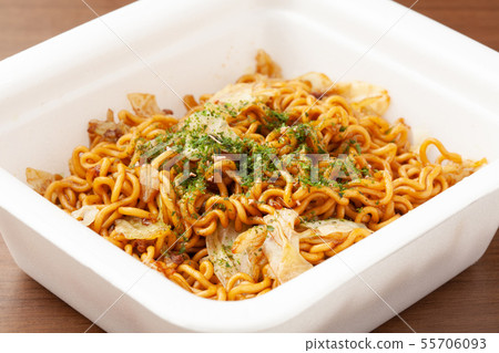 Cup fried noodles 55706093