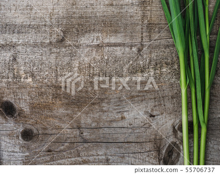 Beautiful, bright garlic stalks on unpainted desk 55706737