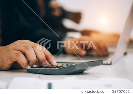 Business people analyzing investment graph meeting Business people analyzing investment graph meeting 55707001