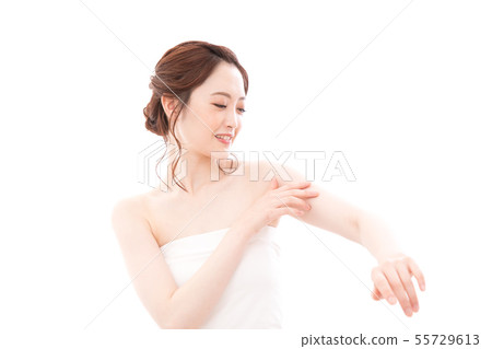 Young woman beauty 55729613