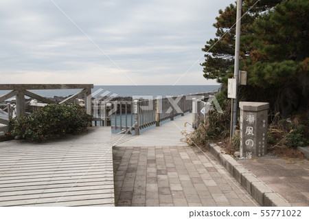 Sea breeze road 55771022