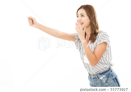 歡呼的年輕女性女商人 歡呼的年輕女性女商人 55773927