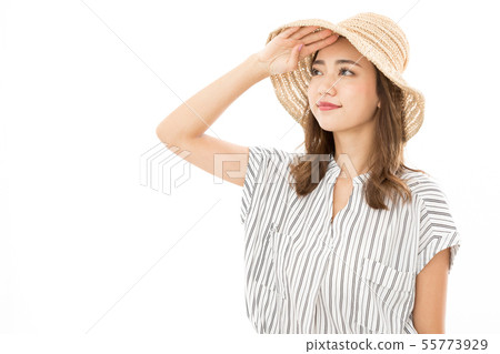 年輕女子眼花繚亂的紫外線 年輕女子眼花繚亂的紫外線 55773929