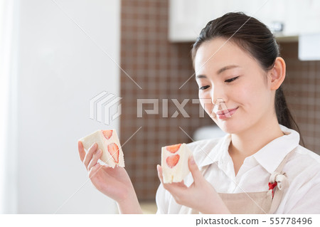 女性水果三明治 女性水果三明治 55778496