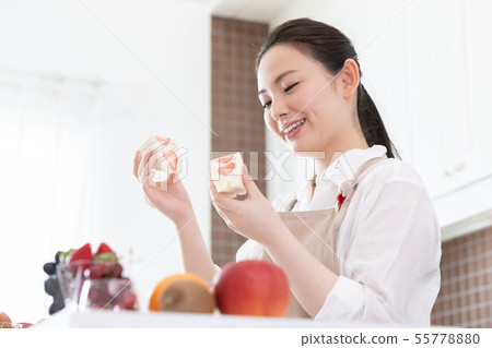 女性水果三明治 女性水果三明治 55778880