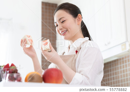 女性水果三明治 女性水果三明治 55778882