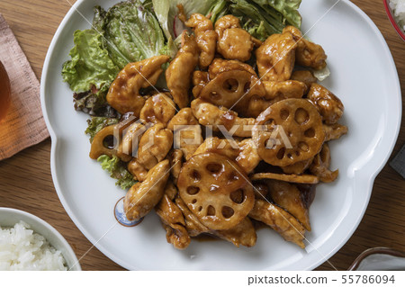 Main table with lotus root and chicken 55786094
