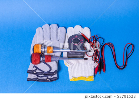 Electrical. Inspection equipment supplies. Continuity tester, gloves and driver. 55791528