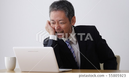 男性50年代60年代個人電腦 55805923