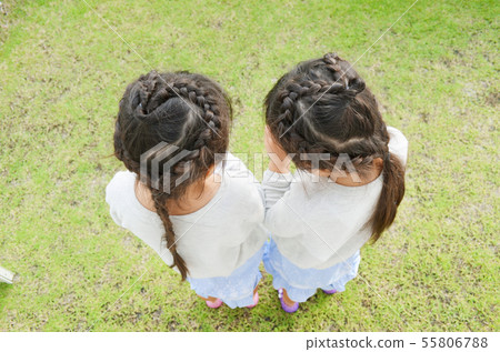 Twin girls back view, heart hair Twin girls back view, heart hair 55806788