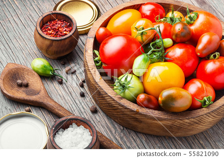 Pickling or canning tomatoes Pickling or canning tomatoes 55821090