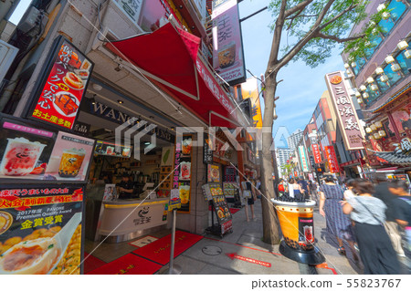 Japan's Yokohama cityscape Tapioca sweeping Yokohama Chinatown (Tapioka boom in Chinatown) 55823767