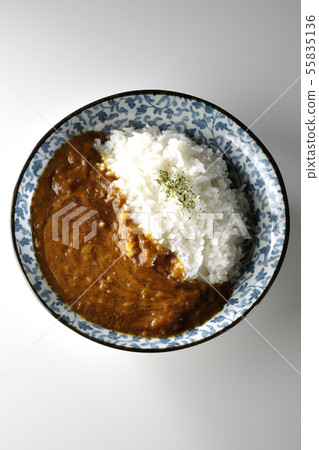 Curry and rice  55835136