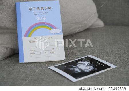 懷孕母親和兒童筆記本迴聲照片 懷孕母親和兒童筆記本迴聲照片 55899839