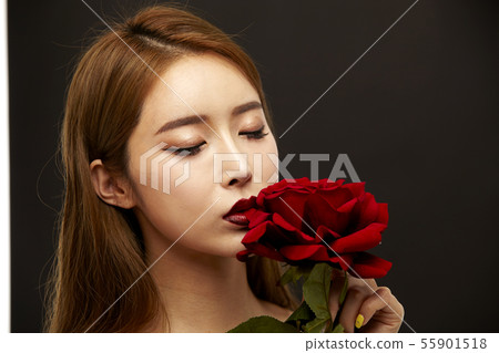 花,玫瑰,禮服,美容,年輕女子 花,玫瑰,禮服,美容,年輕女子 55901518