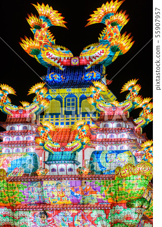 在天空中的夜間城堡 在天空中的夜間城堡 55907957