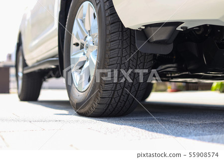 New tire 55908574