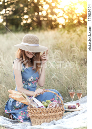 Picnic in the meadow 55908694