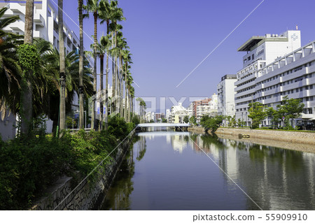 Harimaya-dori, Route 32, Kochi City, Kochi, overlooking the Enoguchi River from Kochi Bridge Harimaya-dori, Route 32, Kochi City, Kochi, overlooking the Enoguchi River from Kochi Bridge 55909910