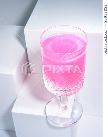 Yummy pink sparkling wine Yummy pink sparkling wine 55912852