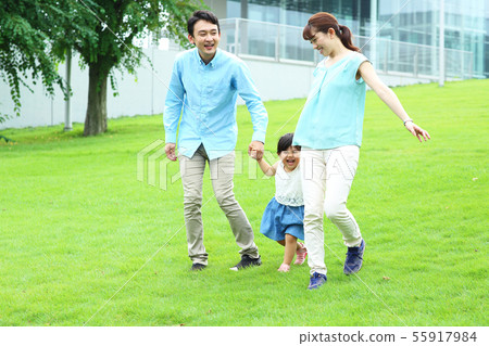3 people family 55917984