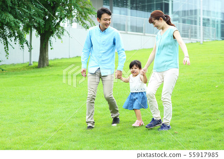 3 people family 55917985