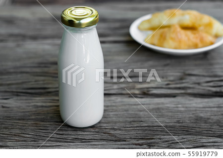 Fresh butter croissants 55919779