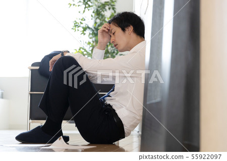 擔心的商人 55922097