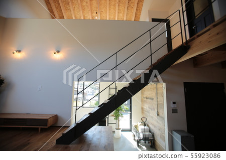 Residential interior staircase 55923086