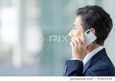 企業圖像男性辦公室工作者中間商人 企業圖像男性辦公室工作者中間商人 55924326