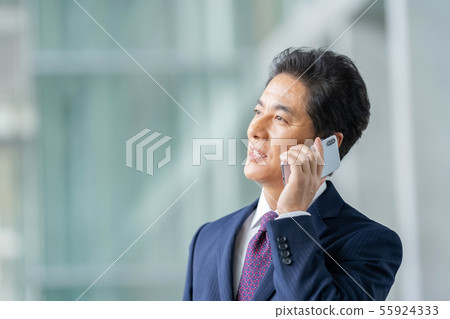 企業圖像男性辦公室工作者中間商人 企業圖像男性辦公室工作者中間商人 55924333