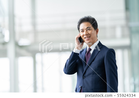 企業圖像男性辦公室工作者中間商人 企業圖像男性辦公室工作者中間商人 55924334