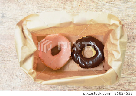 chocolate and strawberry donuts packing in bag chocolate and strawberry donuts packing in bag 55924535