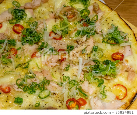 Thin crust chicken chili pizza 55924991