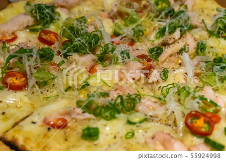 Thin crust chicken chili pizza 55924998