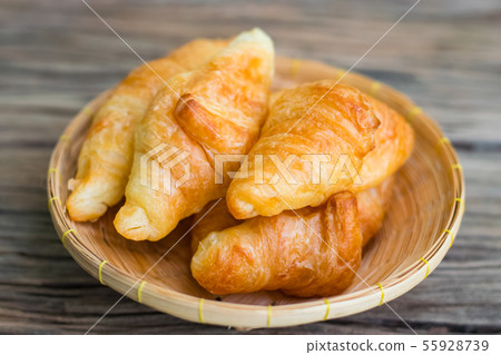 freshly baked croissants 55928739