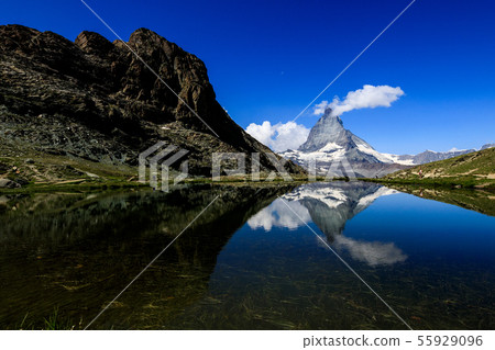 [瑞士戈爾內格拉特鐵路]倒置馬特宏峰和里菲爾湖的絕佳景色 55929096