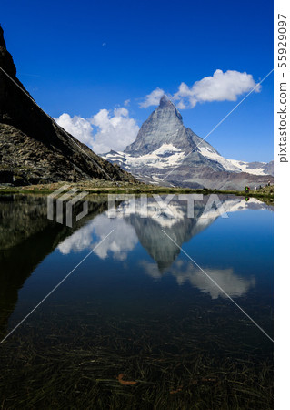 [瑞士戈爾內格拉特鐵路]倒置馬特宏峰和里菲爾湖的絕佳景色 55929097