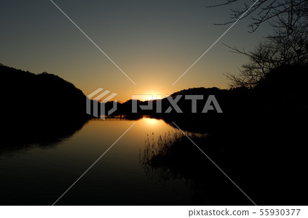 湖岸日落 55930377