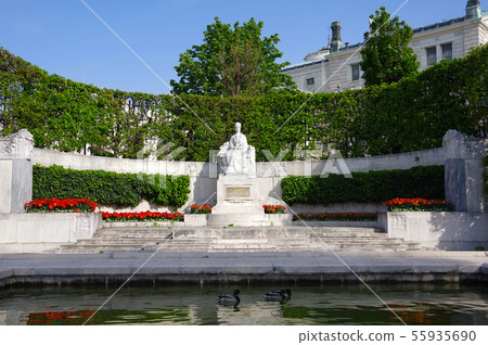 Elizabeth statue at the Volkspark Vienna 55935690