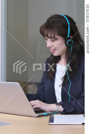 在線的女商人 在線的女商人 55937016
